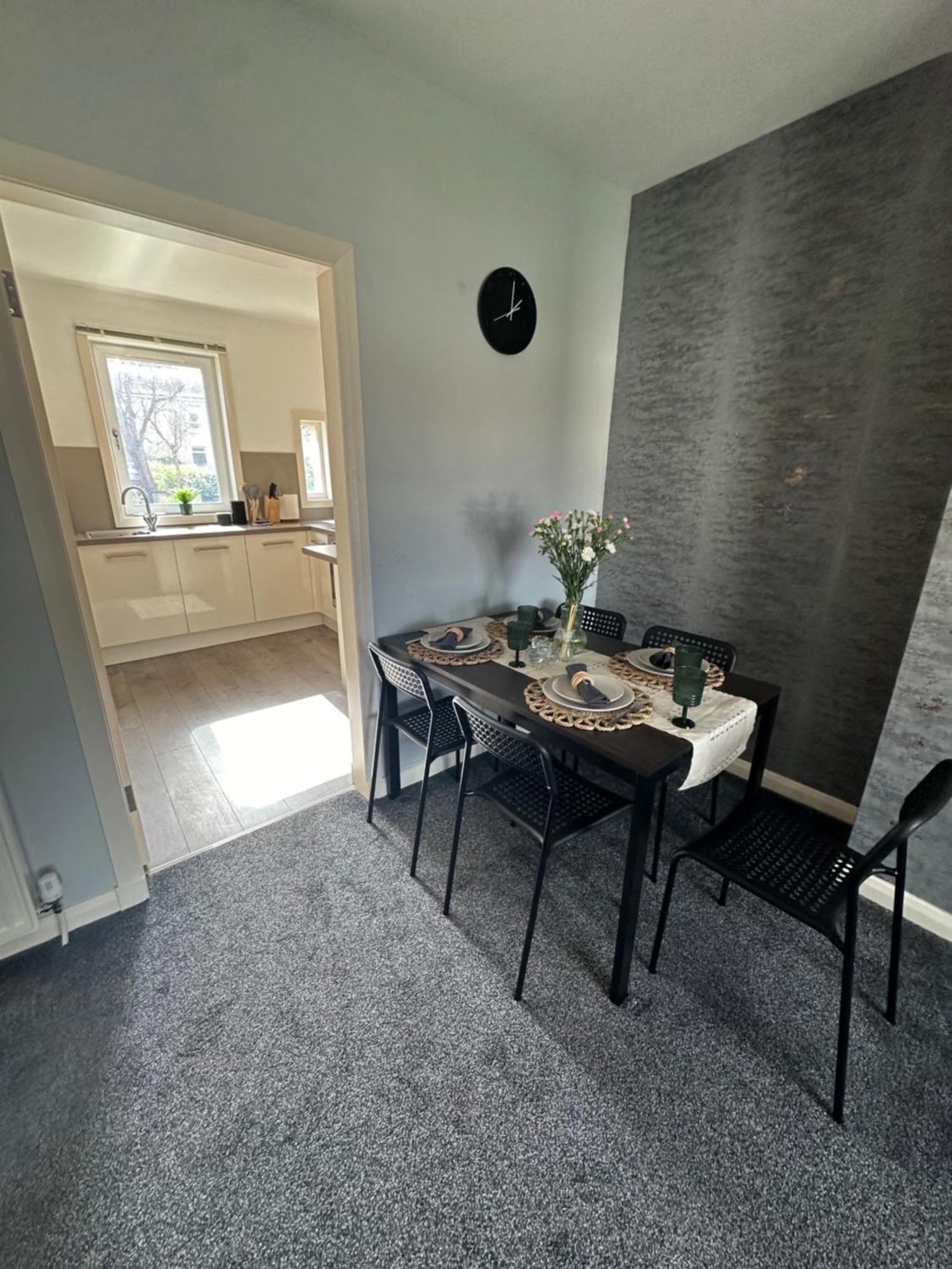 Glasgow Modern Style Home , Separate Entrance Eksteriør billede